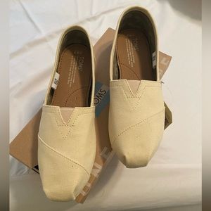 Brand new canvas Tom’s shoes